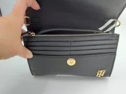 TH Pikkulaukku Tommy Hilfiger Musta -NAISTEN KENGÄT tuotesivu PikkulaukkuTommyHilfigermusta 8719862802395 37e858e841c191caa675fb79c20c279a 3